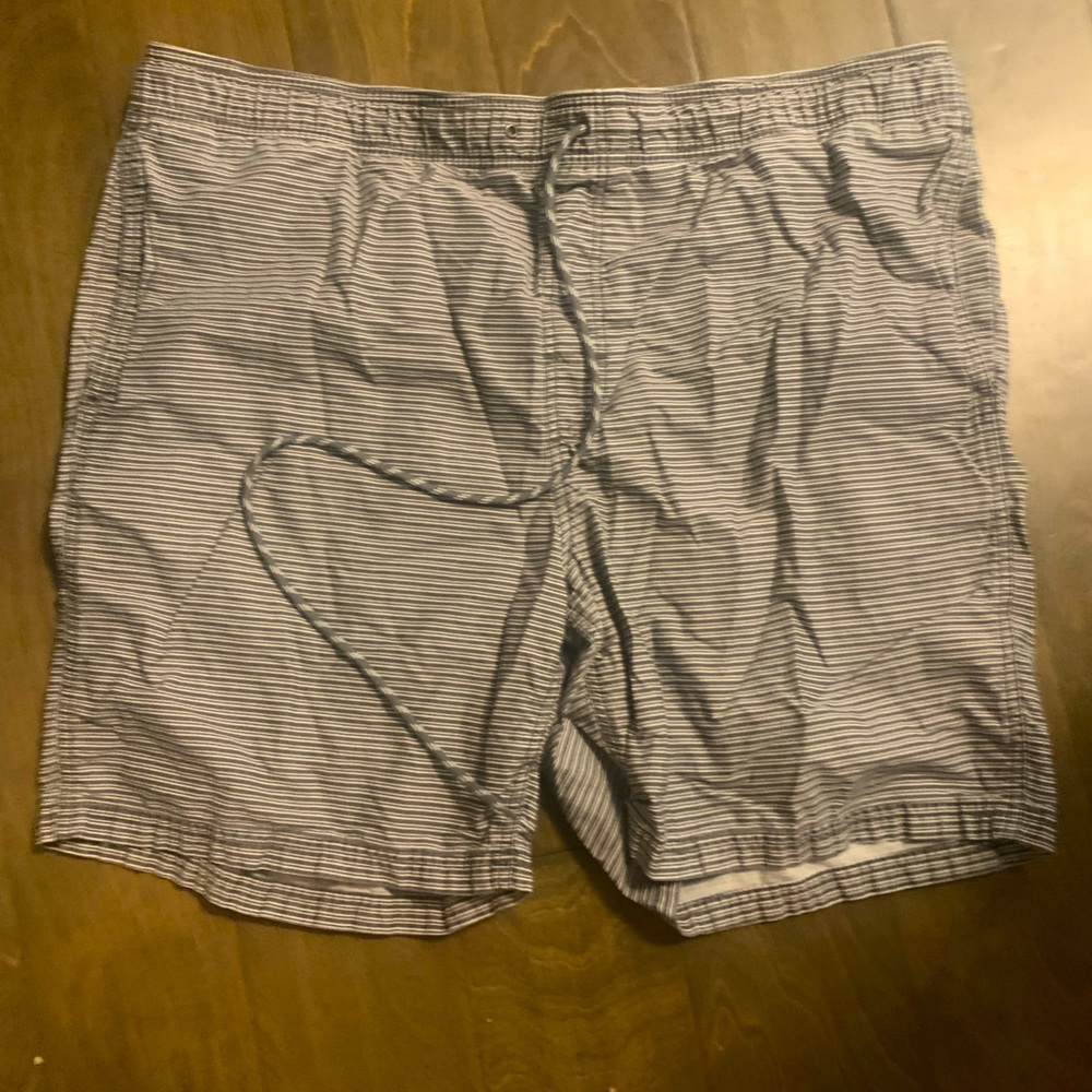 Men’s Amazon Essentials 2XL Black Striped Shorts